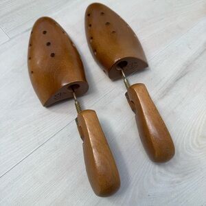 Ambassador Mens Vintage Wooden Shoe Trees - 2 Pairs in Warm Brown size M 8-11